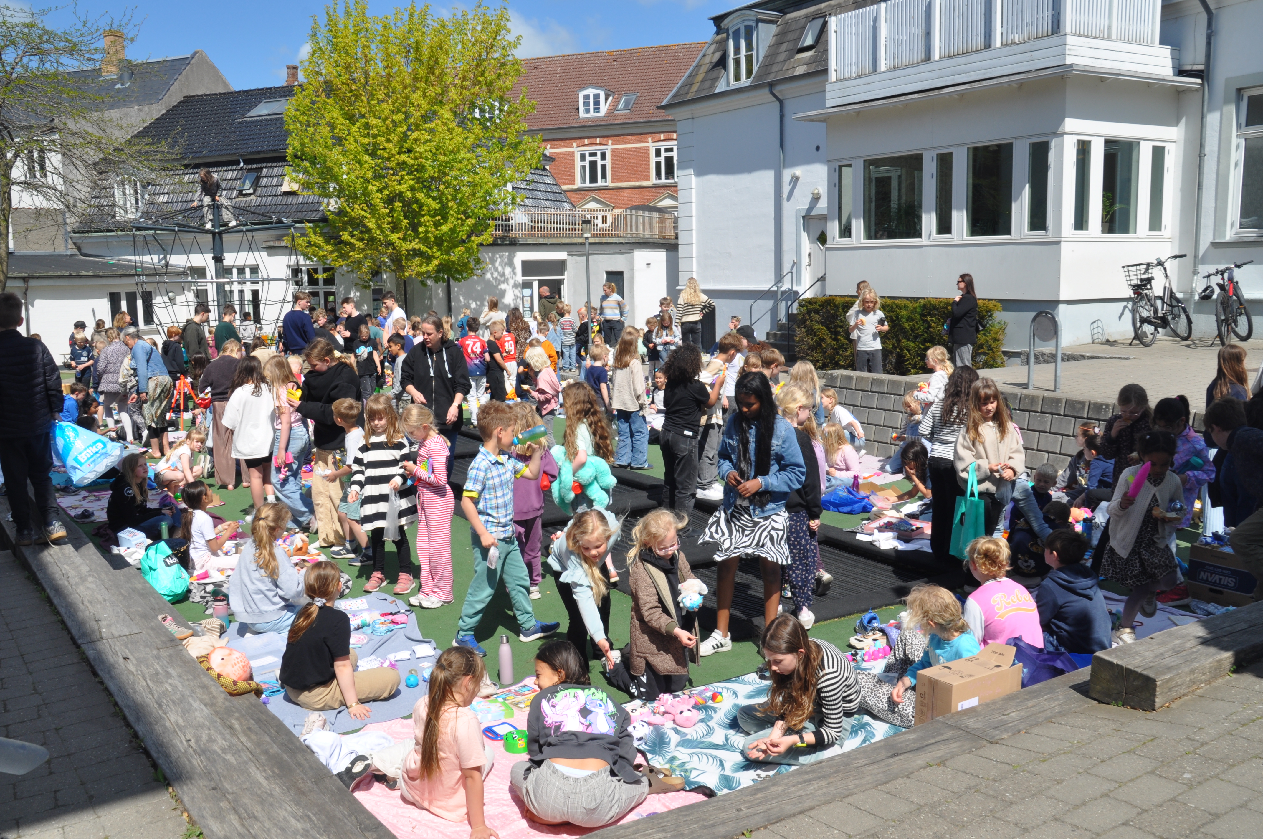 Loppemarked på Dyhrs Skole